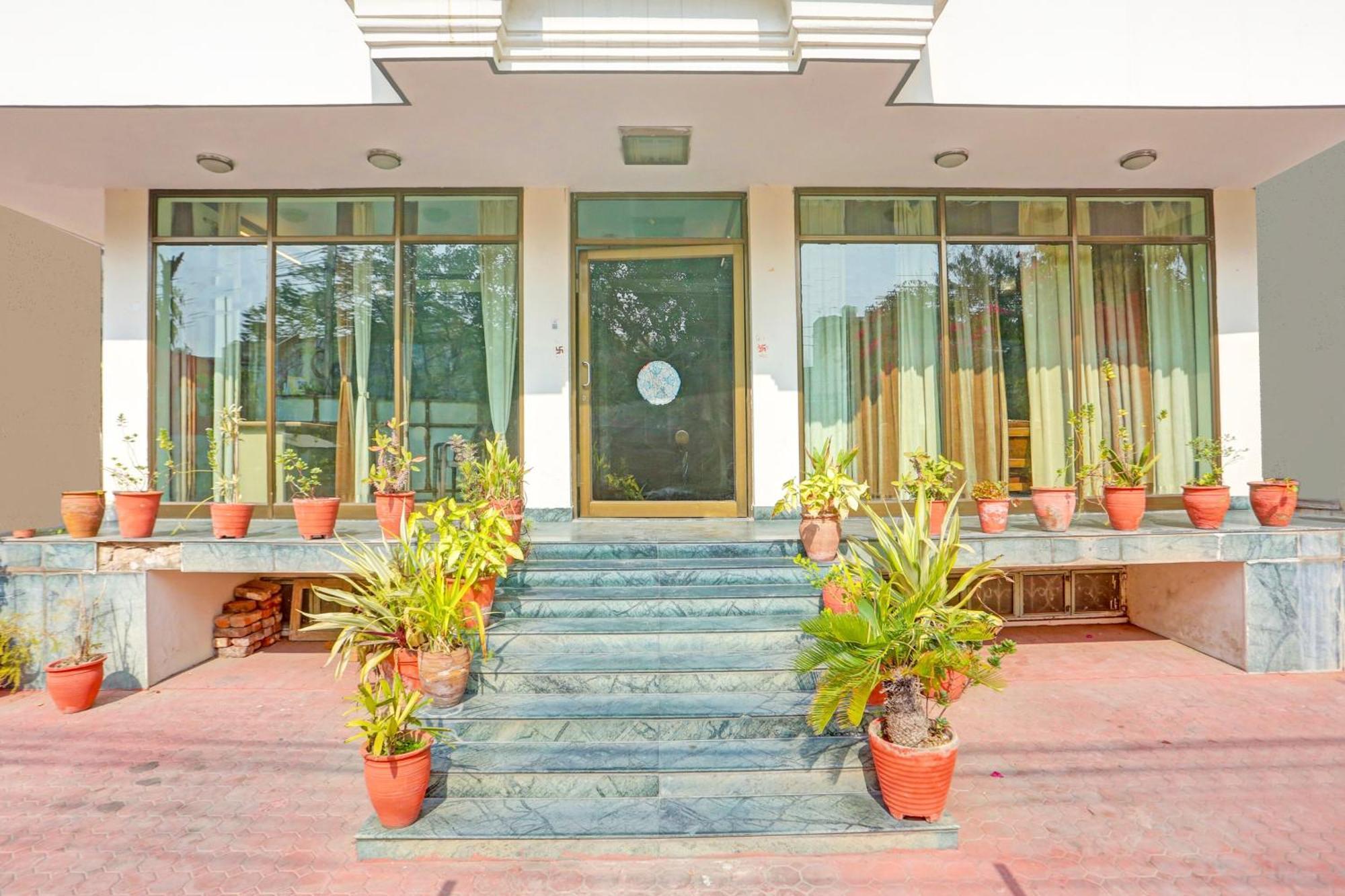 Super Collection O Bani Park Near Collectorate Circle Formerly Anuja Palace 자이푸르 외부 사진