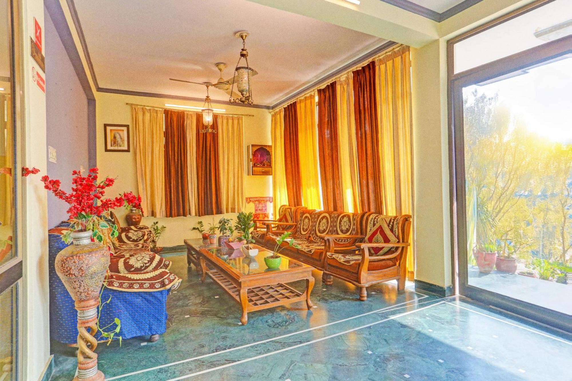 Super Collection O Bani Park Near Collectorate Circle Formerly Anuja Palace 자이푸르 외부 사진
