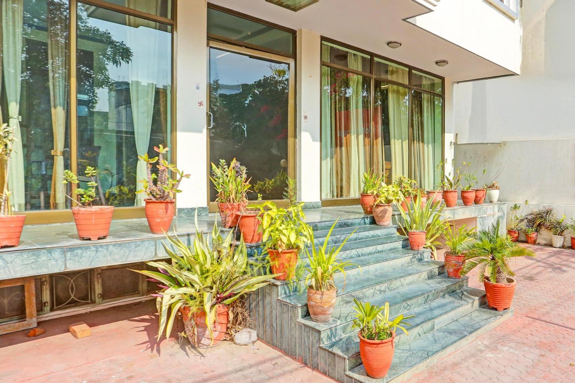 Super Collection O Bani Park Near Collectorate Circle Formerly Anuja Palace 자이푸르 외부 사진